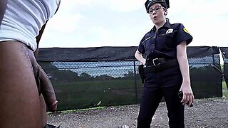 Loira novinha de 18 anos fazendo sexo - Female Police Officers Having A 3Some With A Bbc Over Their Patrol Car