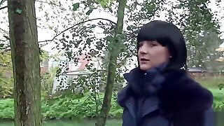 German Scout - Schlankes Teen Lullu In Berlin Park Ohne Gummi Gefickt