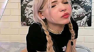 Blonde Teen Pregnant Girl Has Her Pussy Masturbated